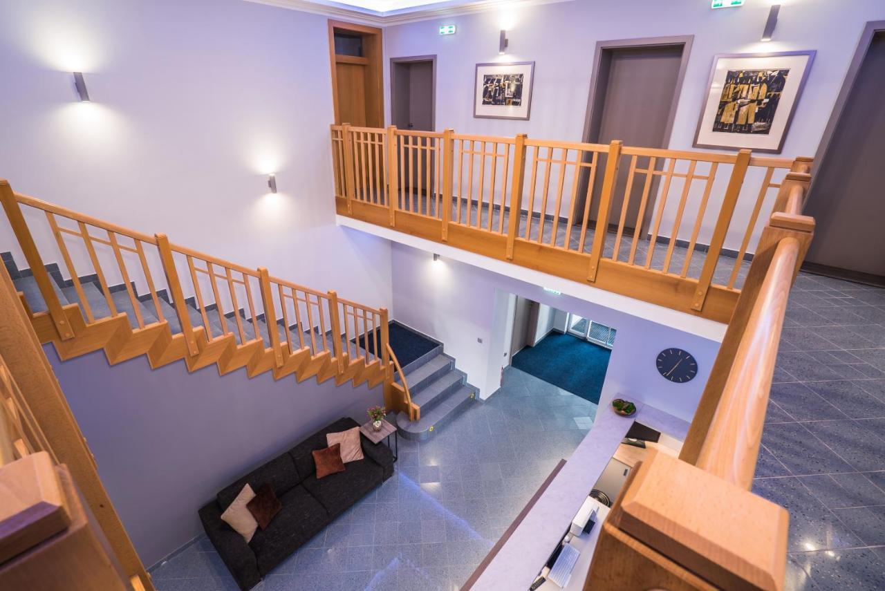 Cassian Inn Партизанске Экстерьер фото